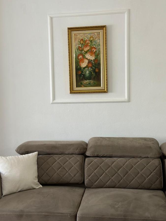Victorias Apartment Tirane Exterior photo